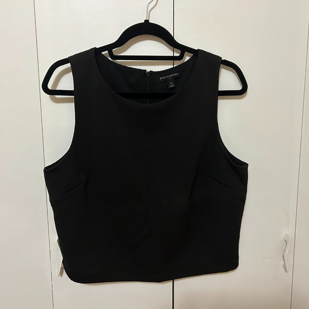 Banana Republic Woman US14 Scoop Neck, Black Short Top Blouse, Sleeveless.